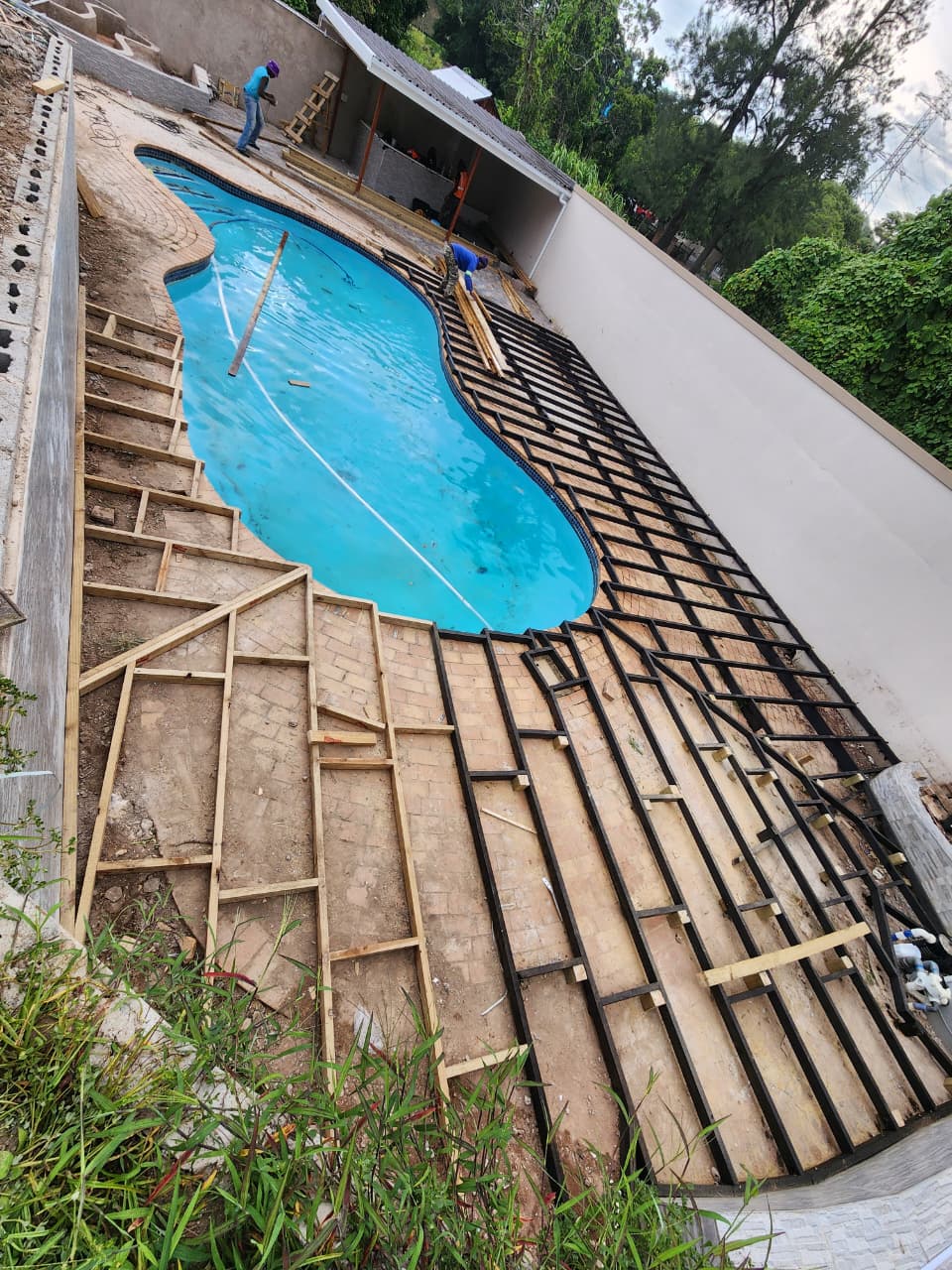 Curved Pool Deck