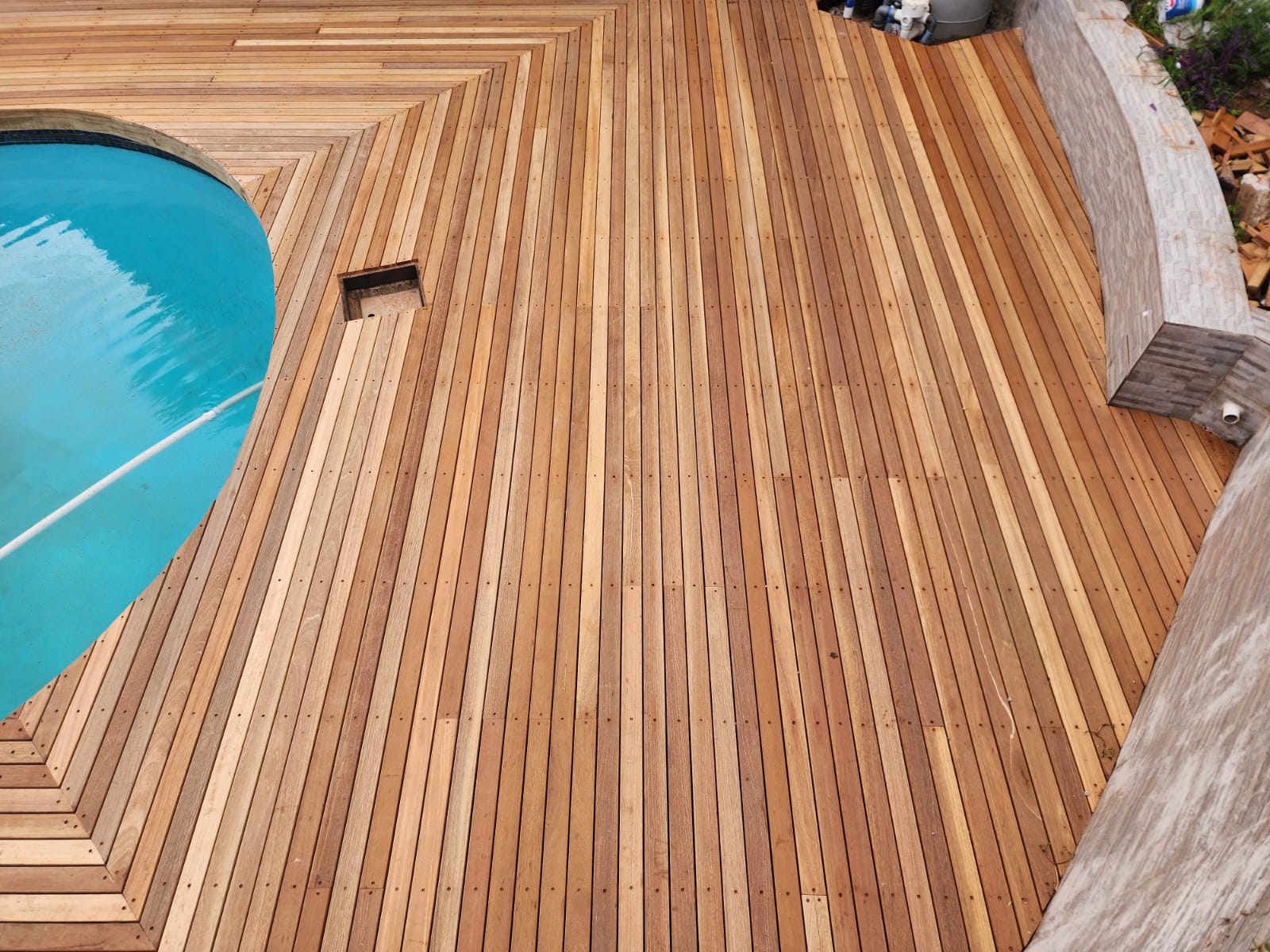 Curved Pool Deck